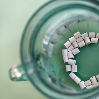 Perles aux microorganismes pour purifier l'eau du robinet